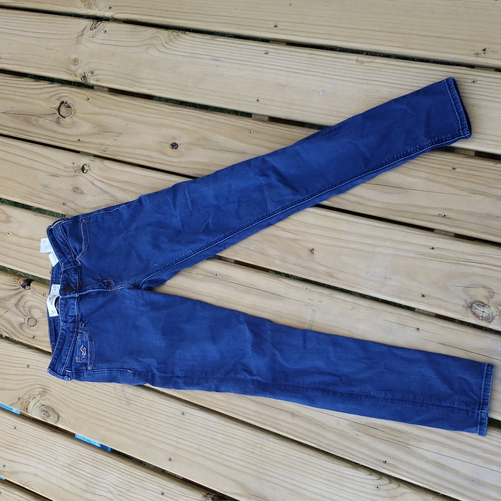 5R -27W/31L  Hollister skinny jeans